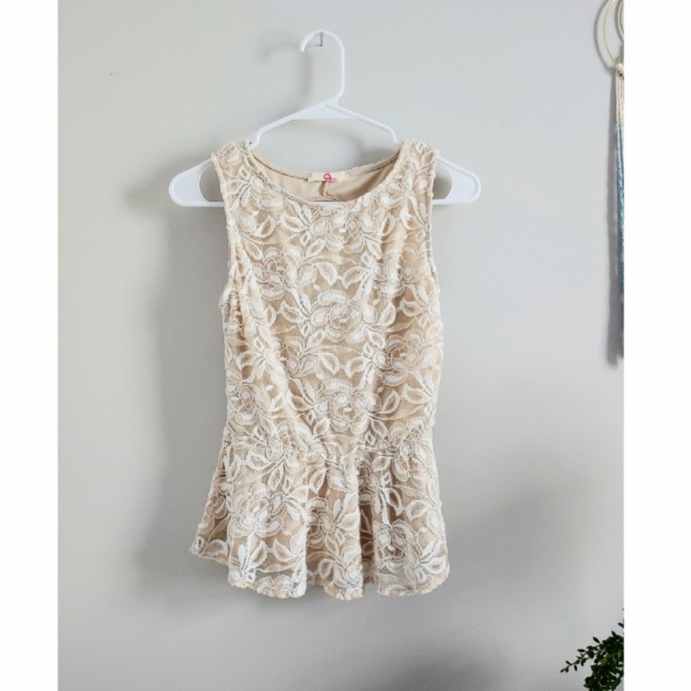❌4/$20 Cute lace peplum top